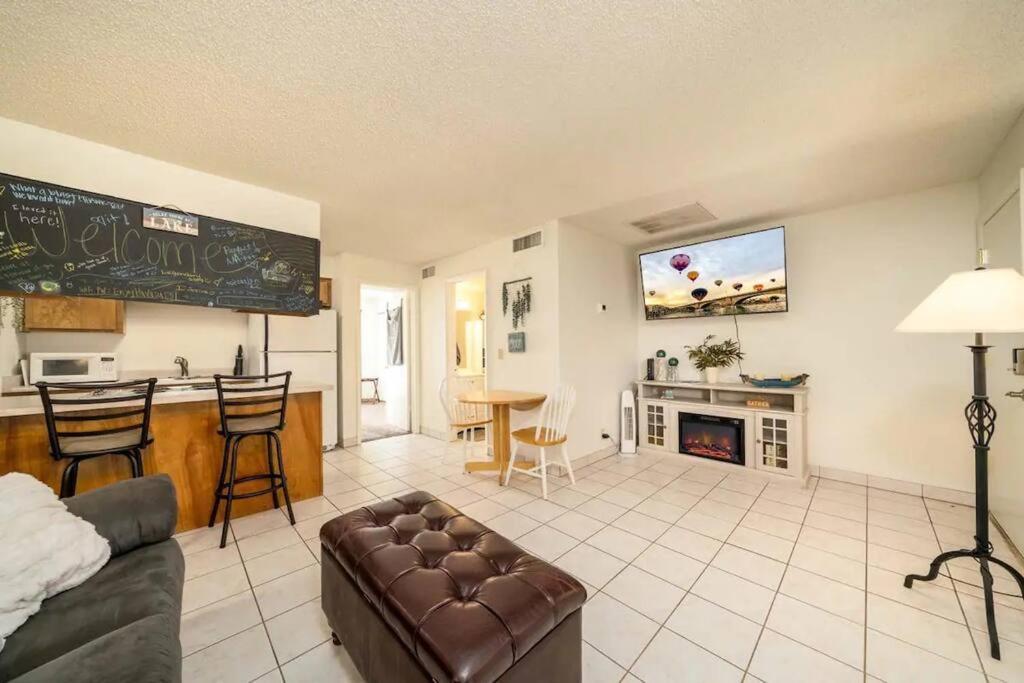 Pool King Lake Suite-Walk To Dt & Lake! Lake Havasu City Εξωτερικό φωτογραφία
